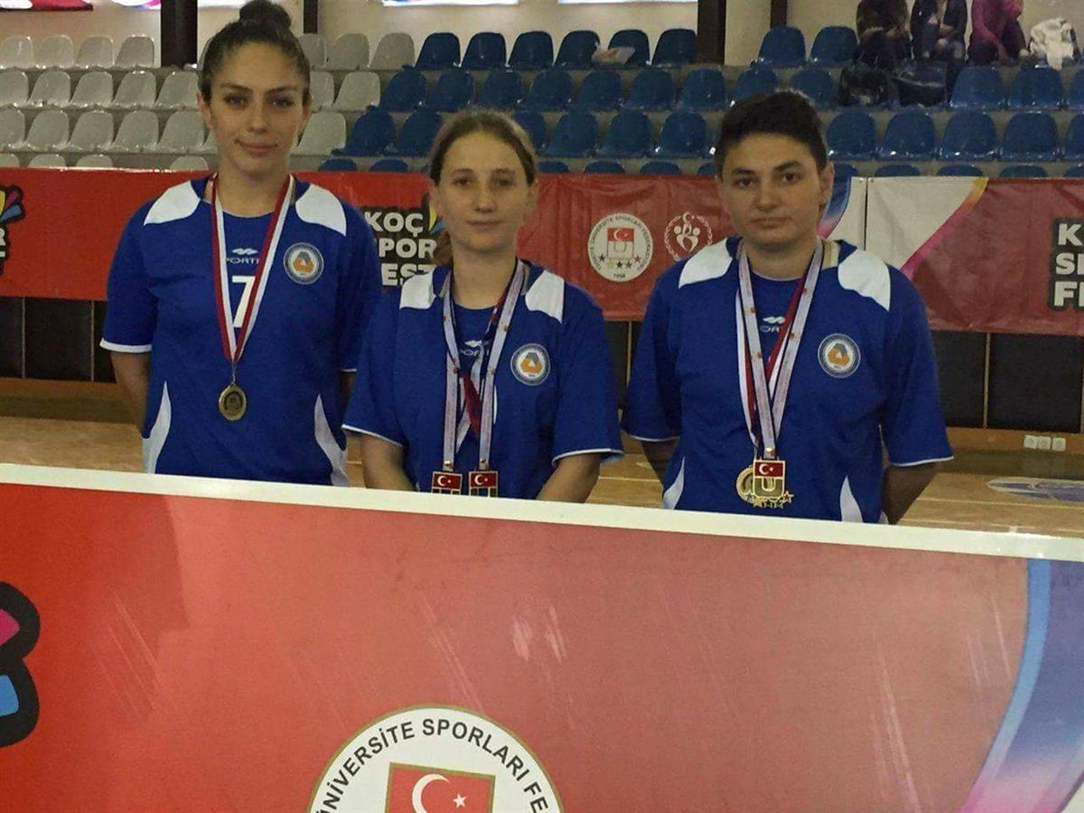 Futbol Tenisi Bayanlarda DAÜ Türkiye Şampiyonu oldu...